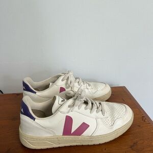 Veja Women's Cream and Pink Sneakers